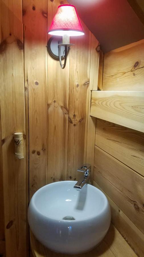 Cabane Lodge Domaine Du Lac Chambon Murol Kültér fotó