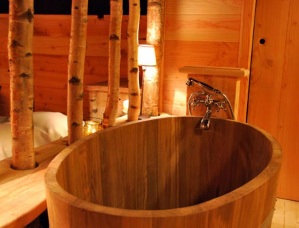Cabane Lodge Domaine Du Lac Chambon Murol Kültér fotó